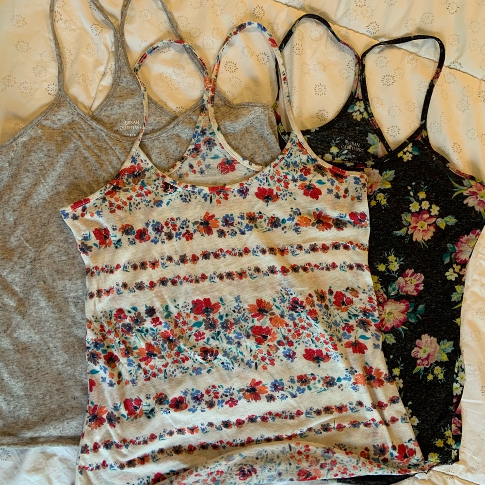 Set of 3 Urban tank tops